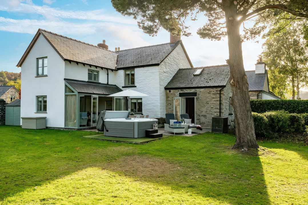 Cilan Farmhouse