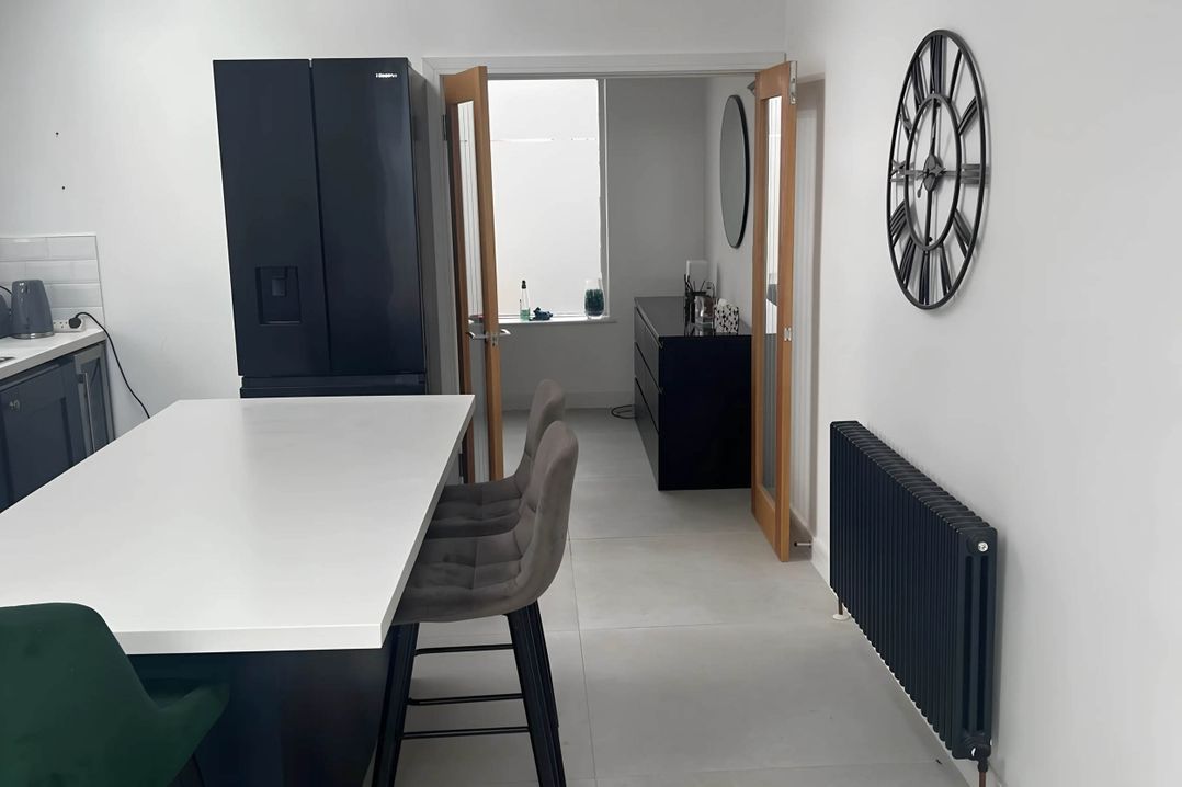 Modern Seaside Cottage - Sleeps 5