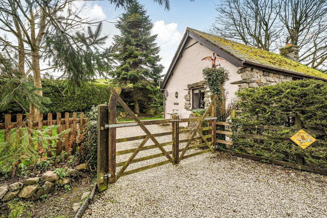 Converted Stone Barn -20 Acres - Farm Animals!