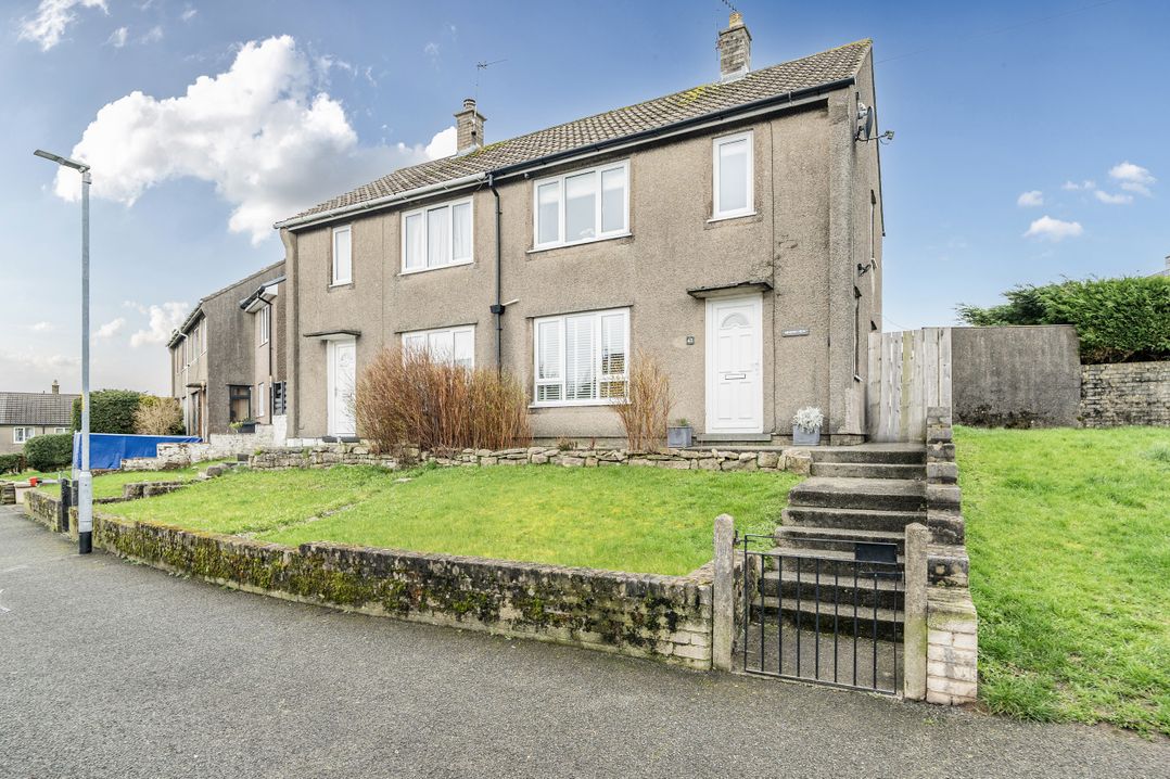 2 Bed House - Sleeps 4 - Garden - Parking - Wifi