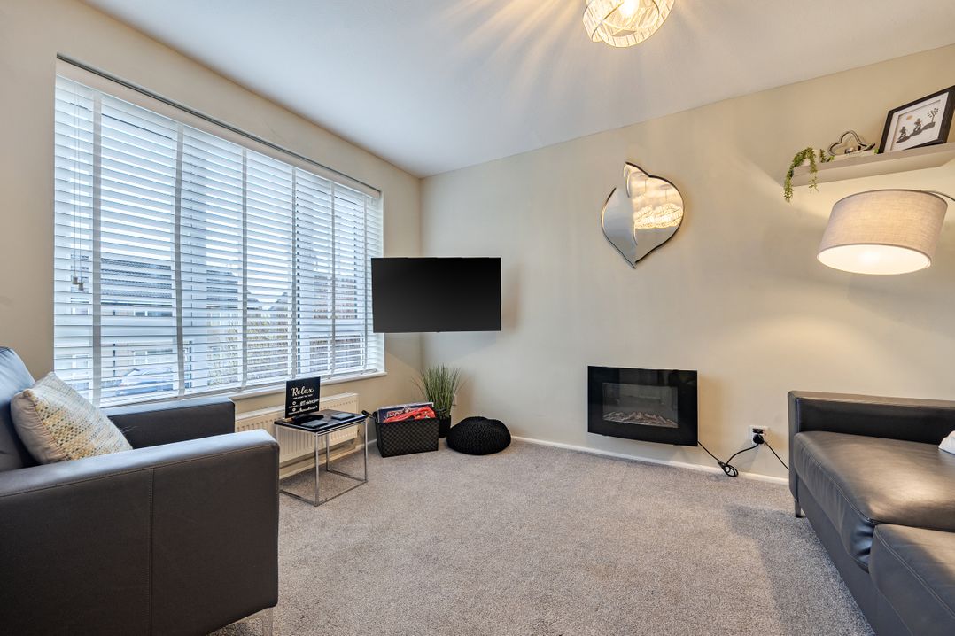 2 Bed House - Sleeps 4 - Garden - Parking - Wifi