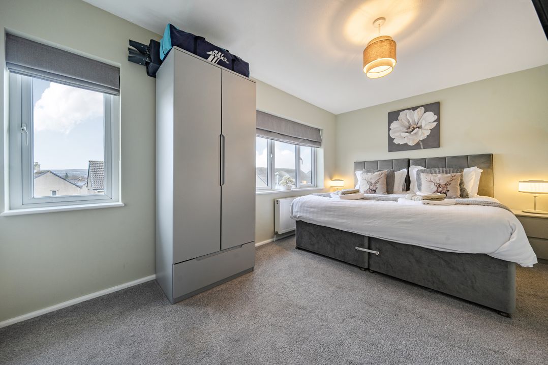 2 Bed House - Sleeps 4 - Garden - Parking - Wifi