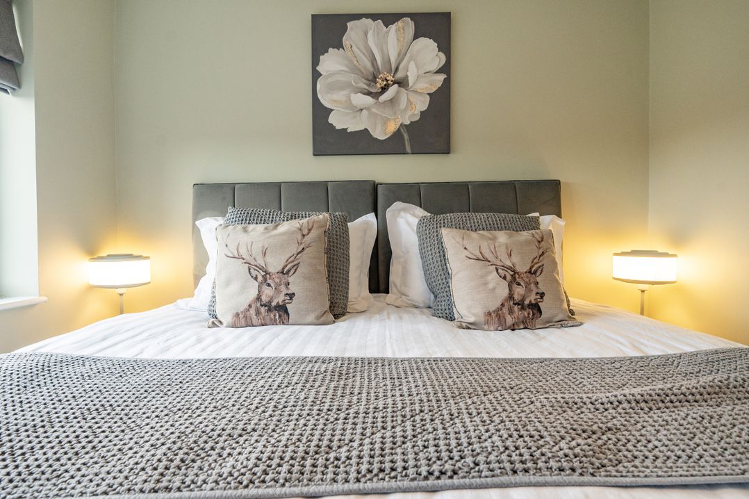 2 Bed House - Sleeps 4 - Garden - Parking - Wifi