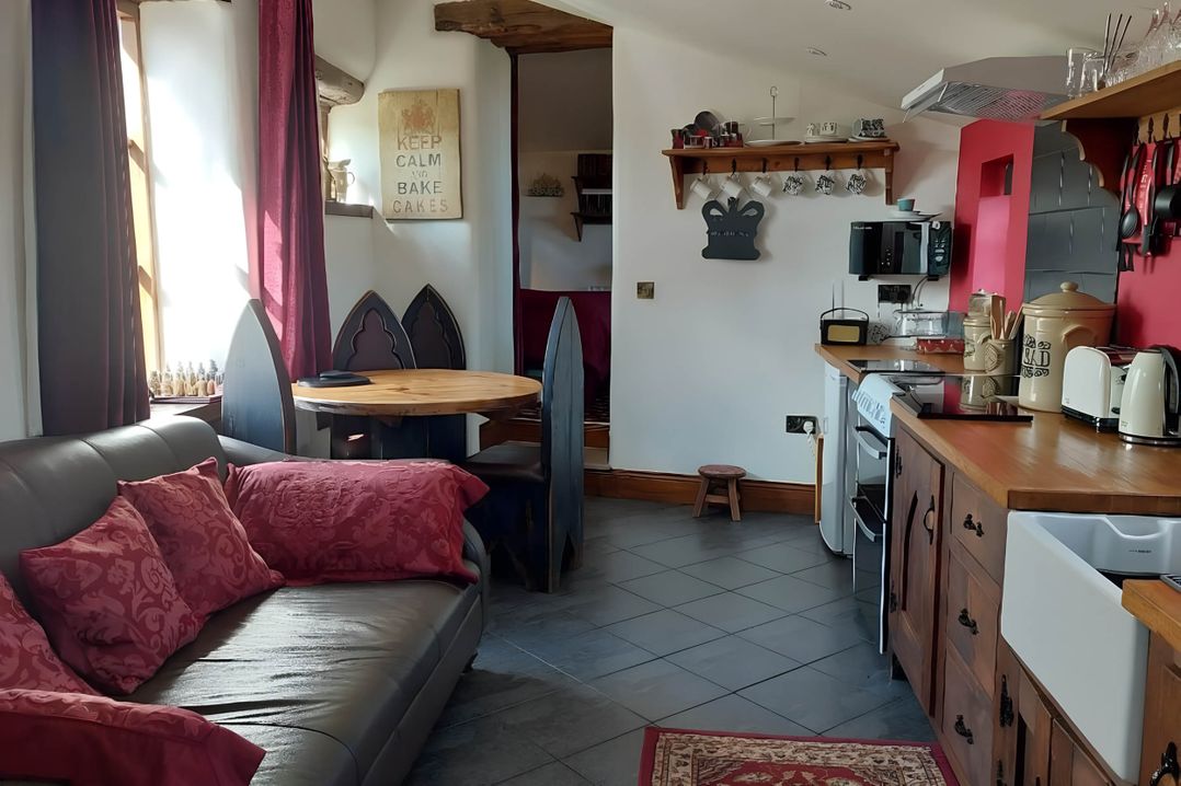 1 Bed Cottage - Sleeps 3 - Garden - Parking - Wifi