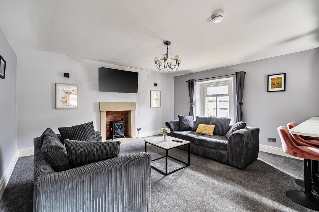 Cosy Apartment above Village Pub