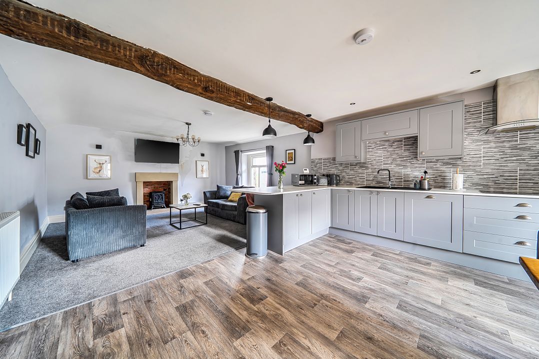 Cosy Apartment above Village Pub