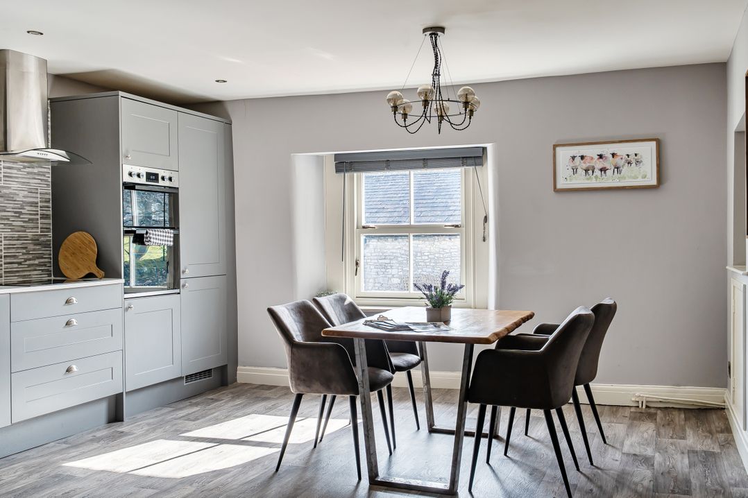 Cosy Apartment above Village Pub