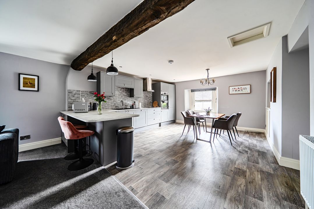 Cosy Apartment above Village Pub