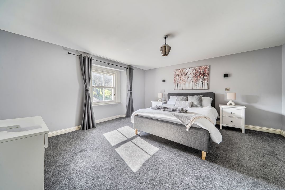 Cosy Apartment above Village Pub