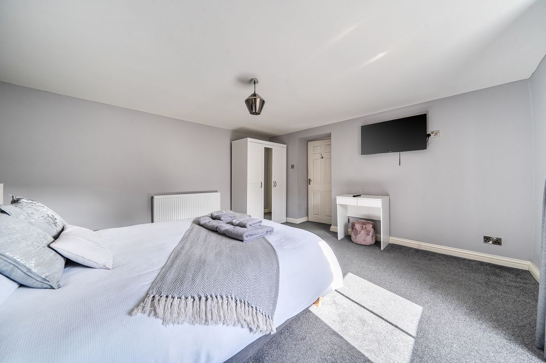 Cosy Apartment above Village Pub