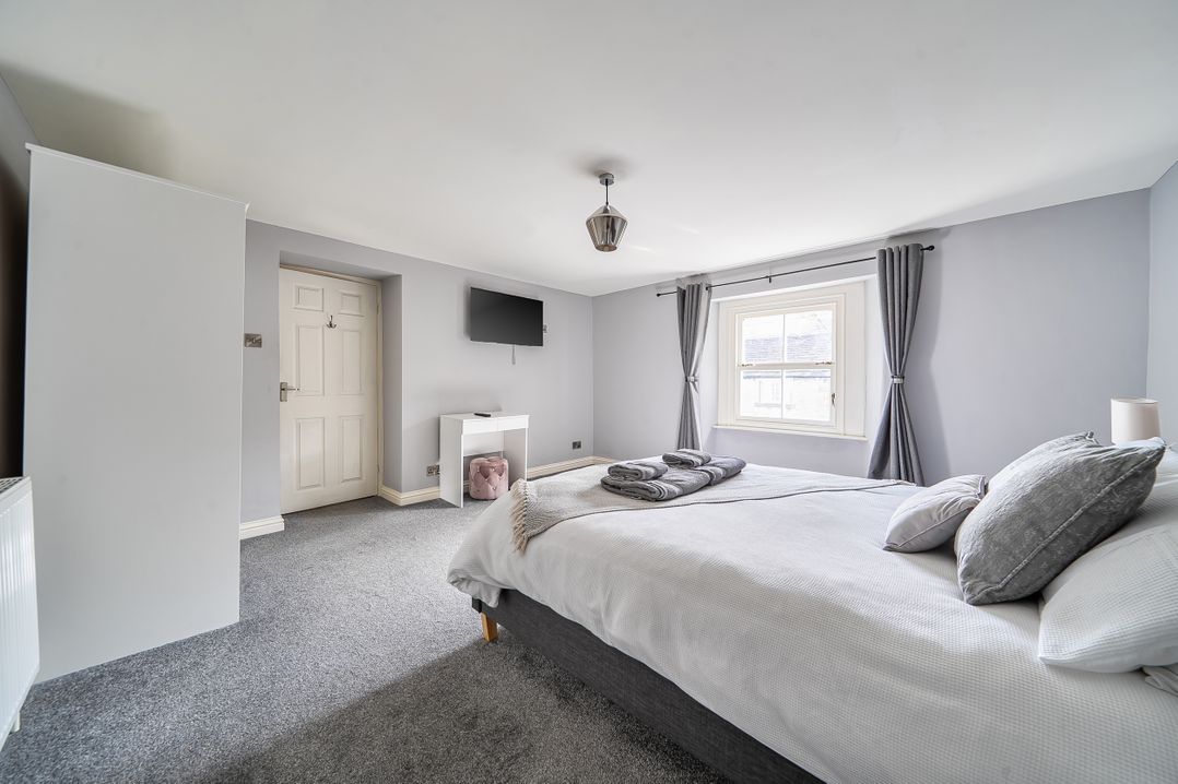 Cosy Apartment above Village Pub