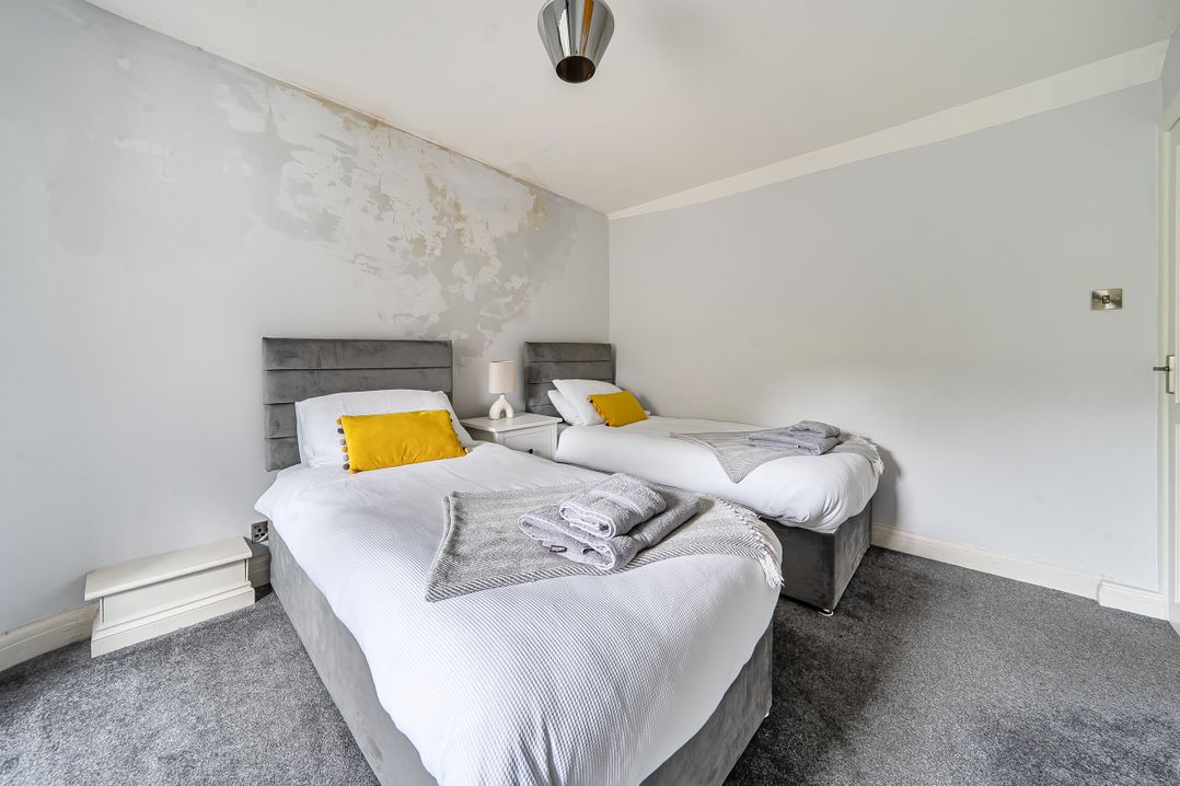 Cosy Apartment above Village Pub