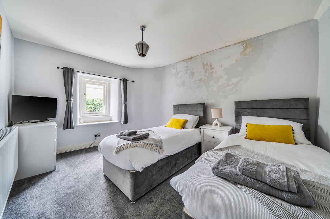 Cosy Apartment above Village Pub