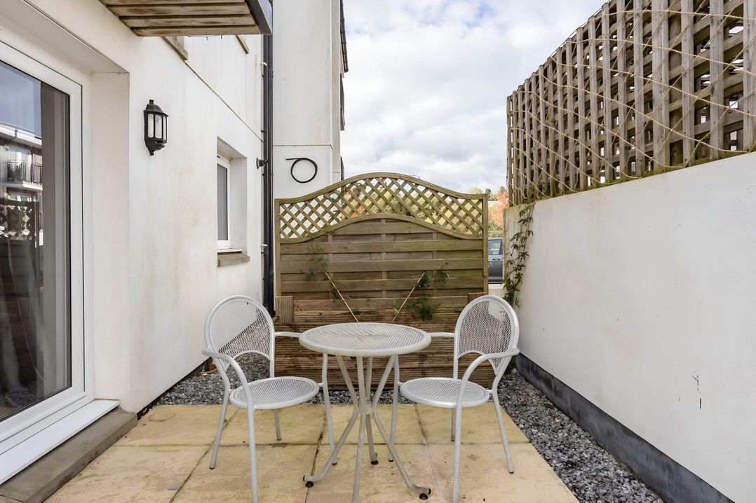 2-Bed Apartment Sleeps 4 with Garden