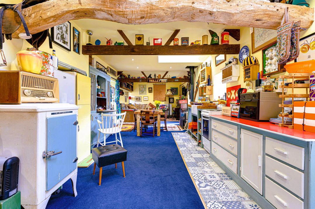 Family Country Cottage with a private Valley View