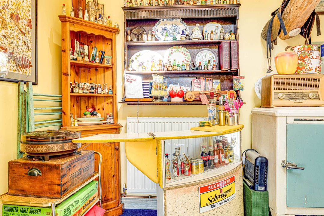 Family Country Cottage with a private Valley View