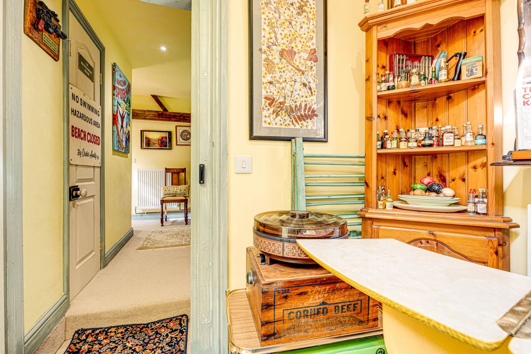 Family Country Cottage with a private Valley View