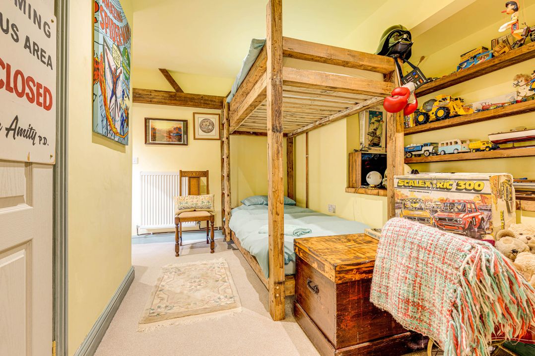 Family Country Cottage with a private Valley View