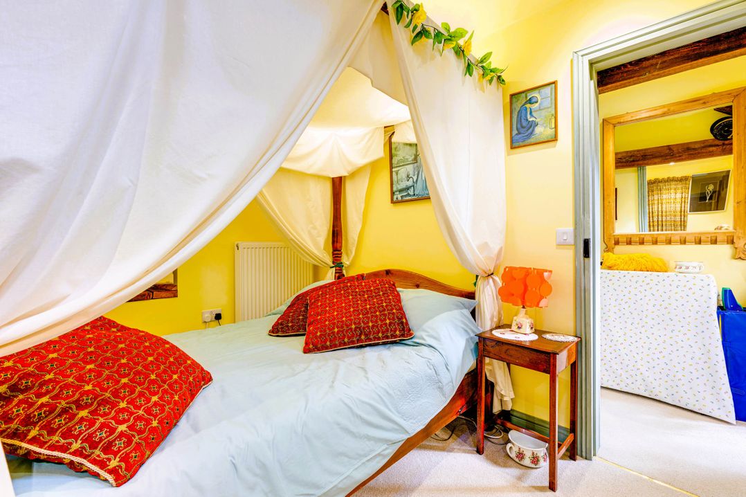 Family Country Cottage with a private Valley View