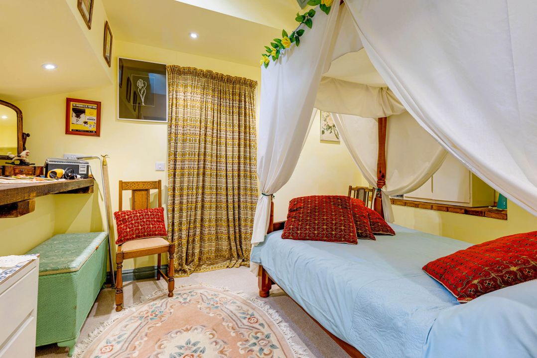 Family Country Cottage with a private Valley View