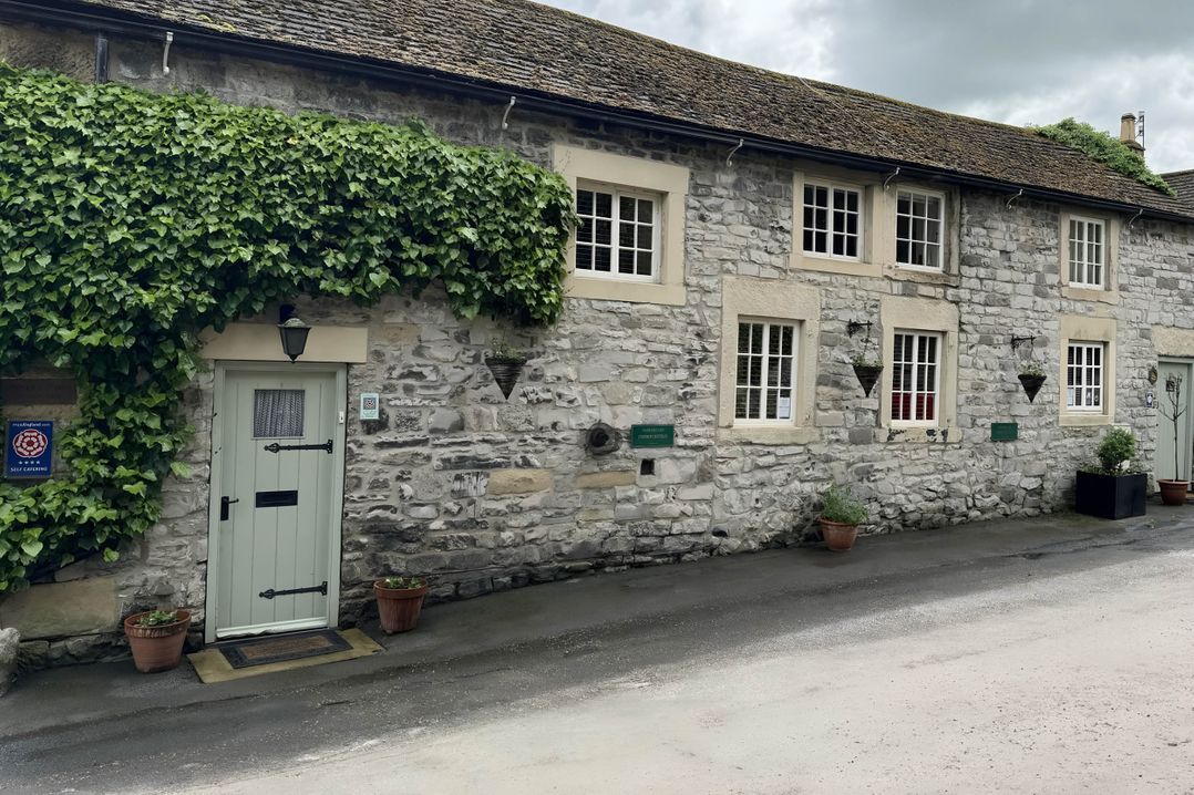 Stunning cottage - 3 Bedrooms & 3 Bathrooms