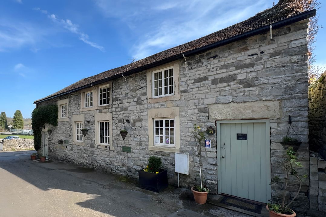 Stunning cottage - 3 Bedrooms & 3 Bathrooms