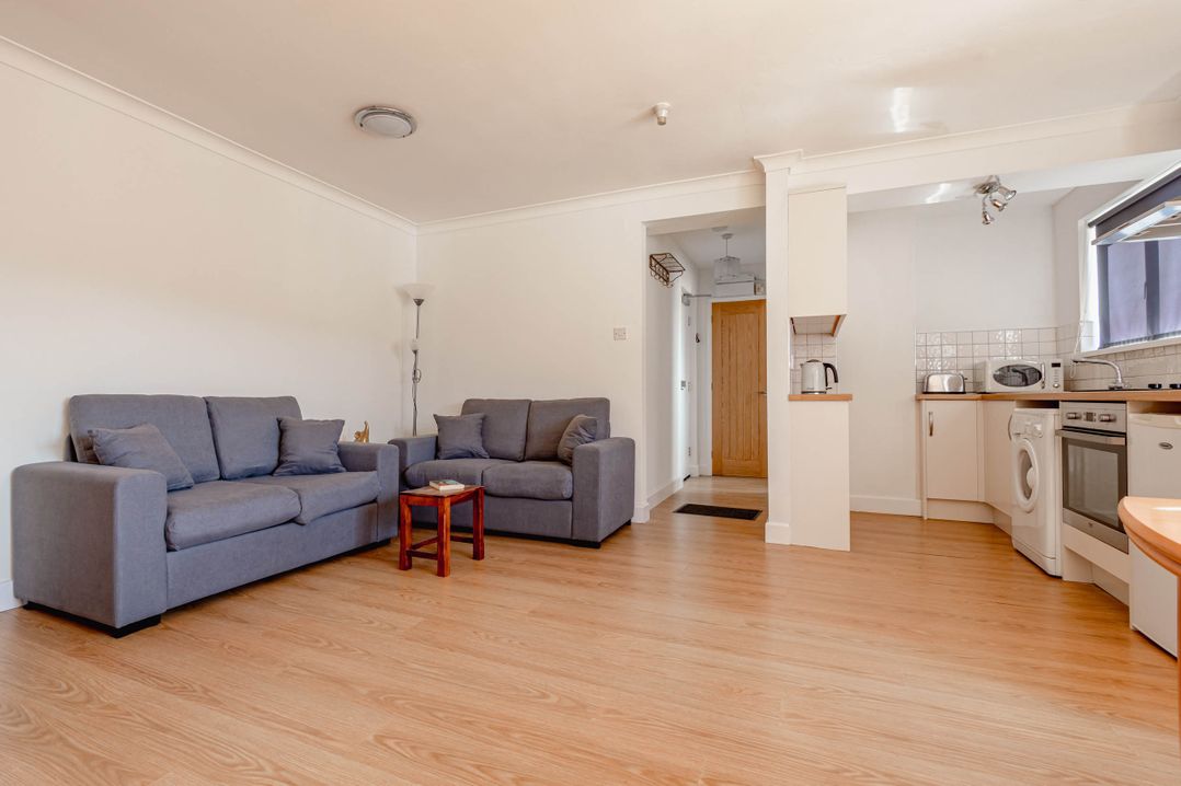 Luxury 2 Bed Room Lake View Apt Bowness Parking