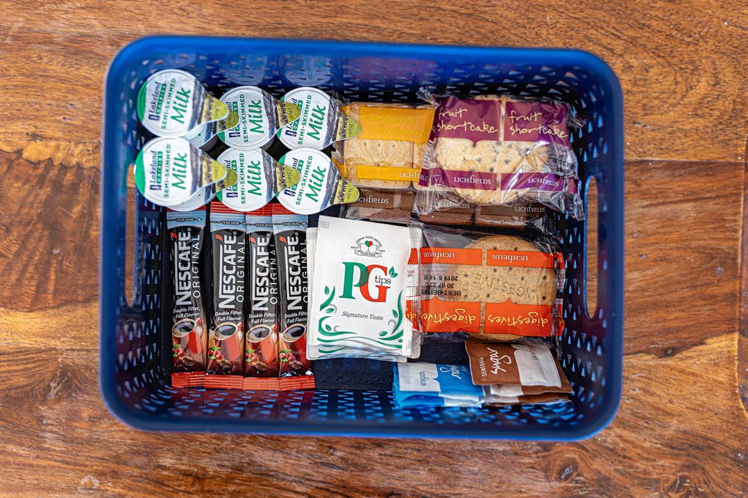 Luxury 2 Bed Room Lake View Apt Bowness Parking