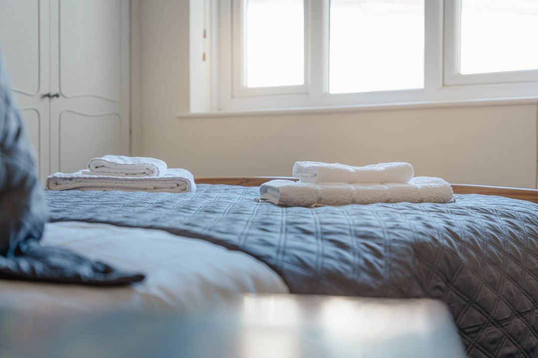 Luxury 2 Bed Room Lake View Apt Bowness Parking