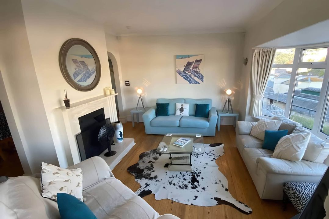 4 Bed House-Sleeps 8-Parking-Pets-MarinaSeaView