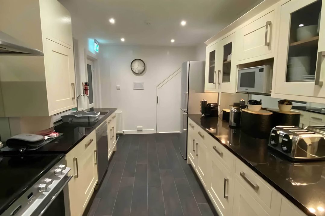 4 Bed House-Sleeps 8-Parking-Pets-MarinaSeaView