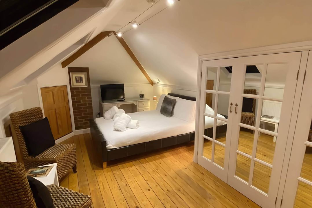 4 Bed House-Sleeps 8-Parking-Pets-MarinaSeaView