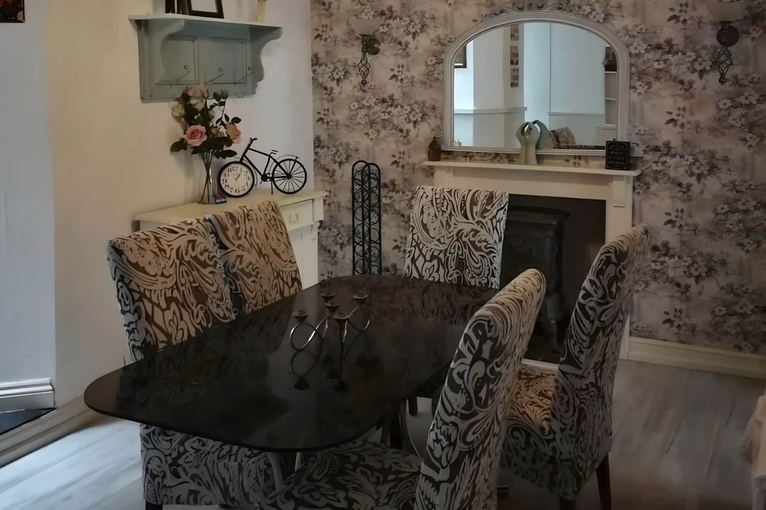 House - Sleeps 7 - Garden - Pets Ok - Parking