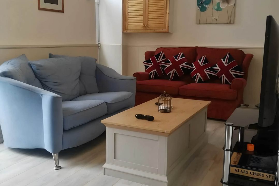 House - Sleeps 7 - Garden - Pets Ok - Parking