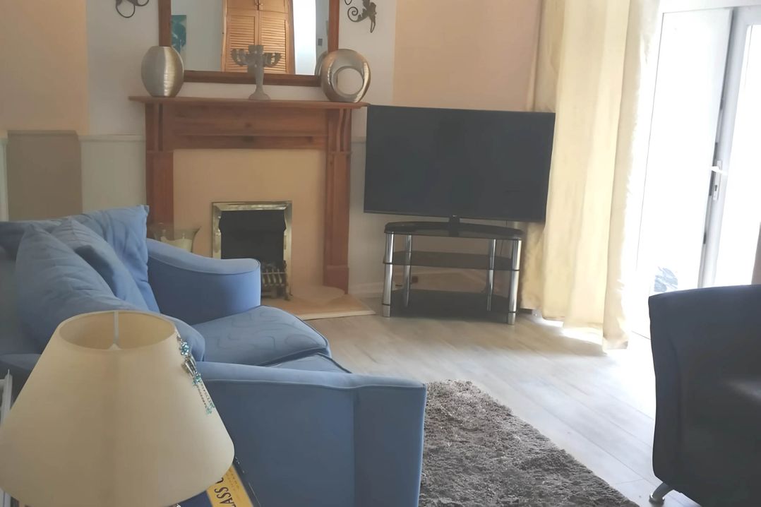 House - Sleeps 7 - Garden - Pets Ok - Parking