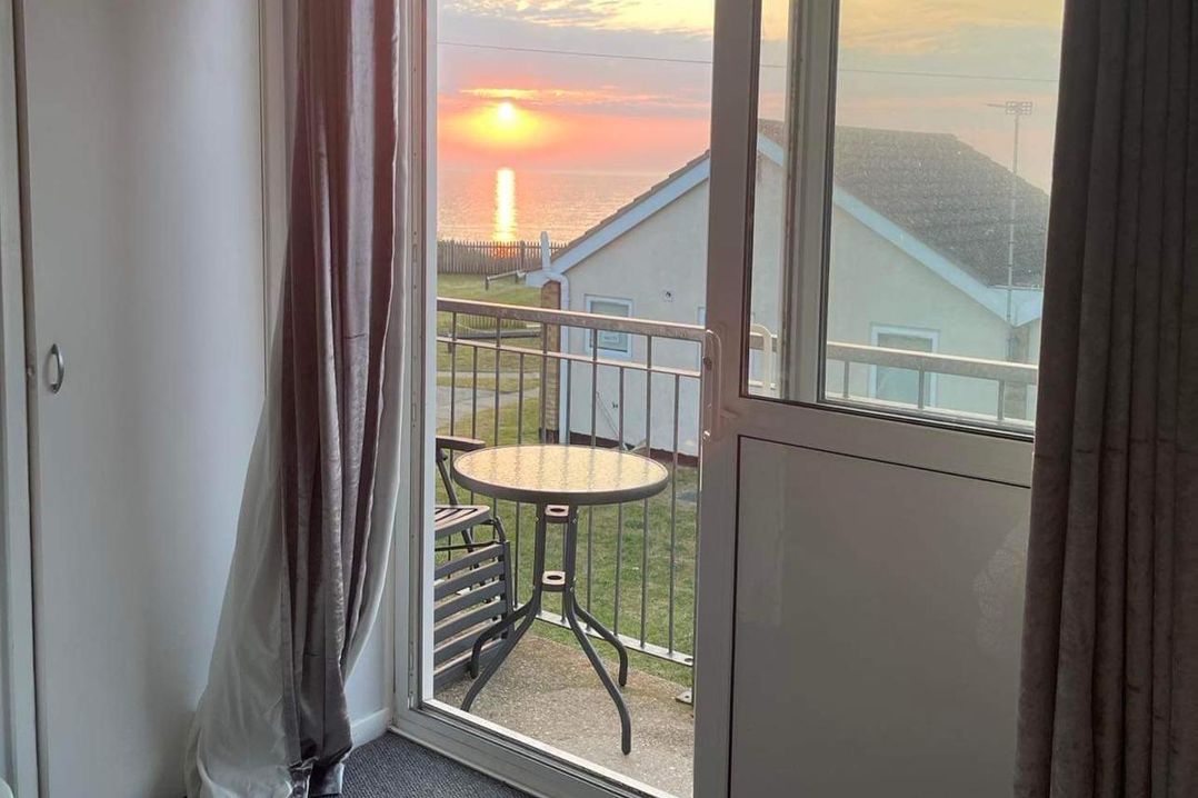 Pet-friendly villa with pool and sea views