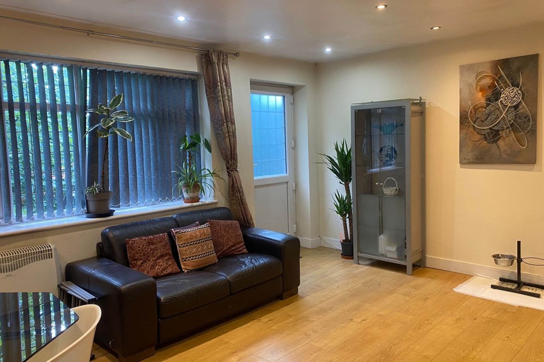 Apartment - Sleeps 2 - Patio - Parking
