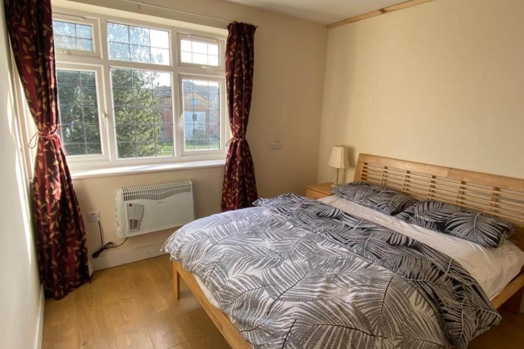 Apartment - Sleeps 2 - Patio - Parking