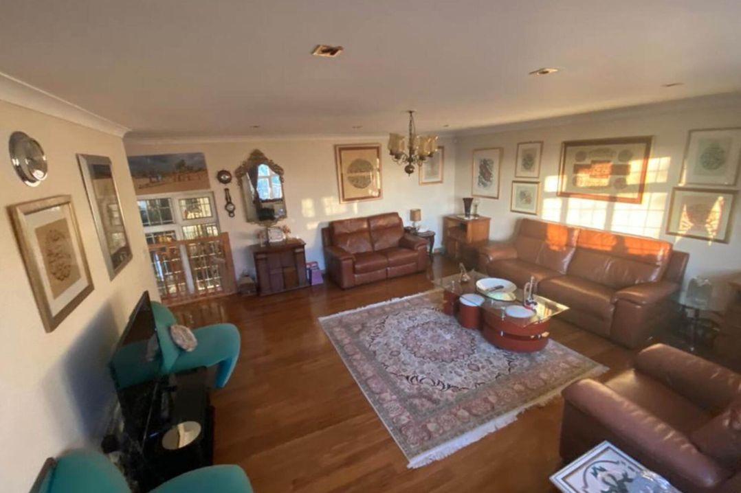 Apartment - Sleeps 4 - Parking - Balcony - Garden