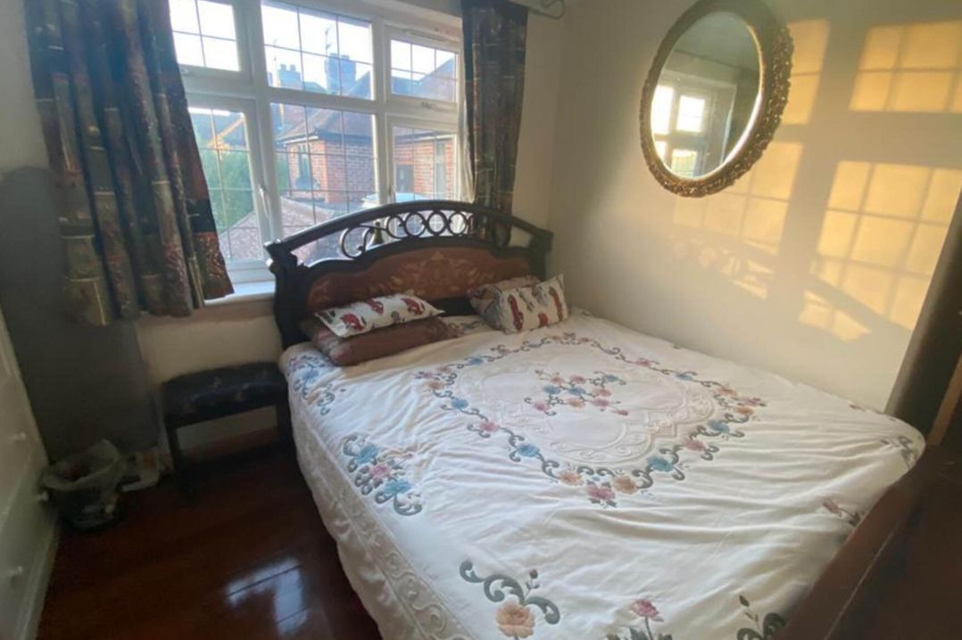Apartment - Sleeps 4 - Parking - Balcony - Garden
