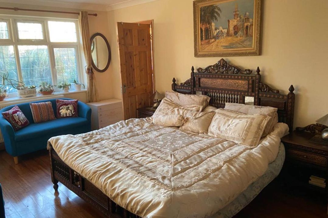 Apartment - Sleeps 4 - Parking - Balcony - Garden