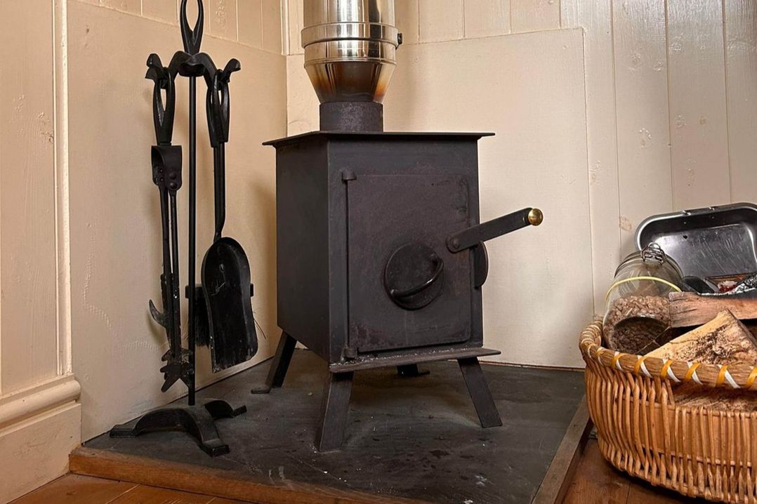 Cozy Cabin Retreat near Chepstow