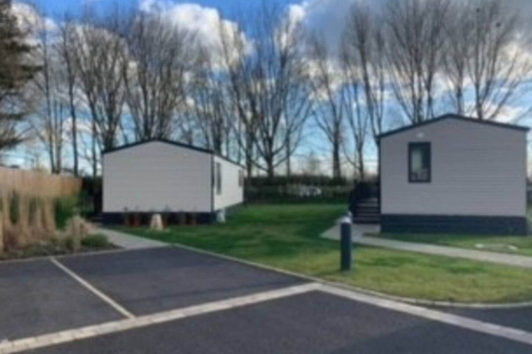 2 Bed Lodge Sleeps 4 - Pet Welcome - Fireplace