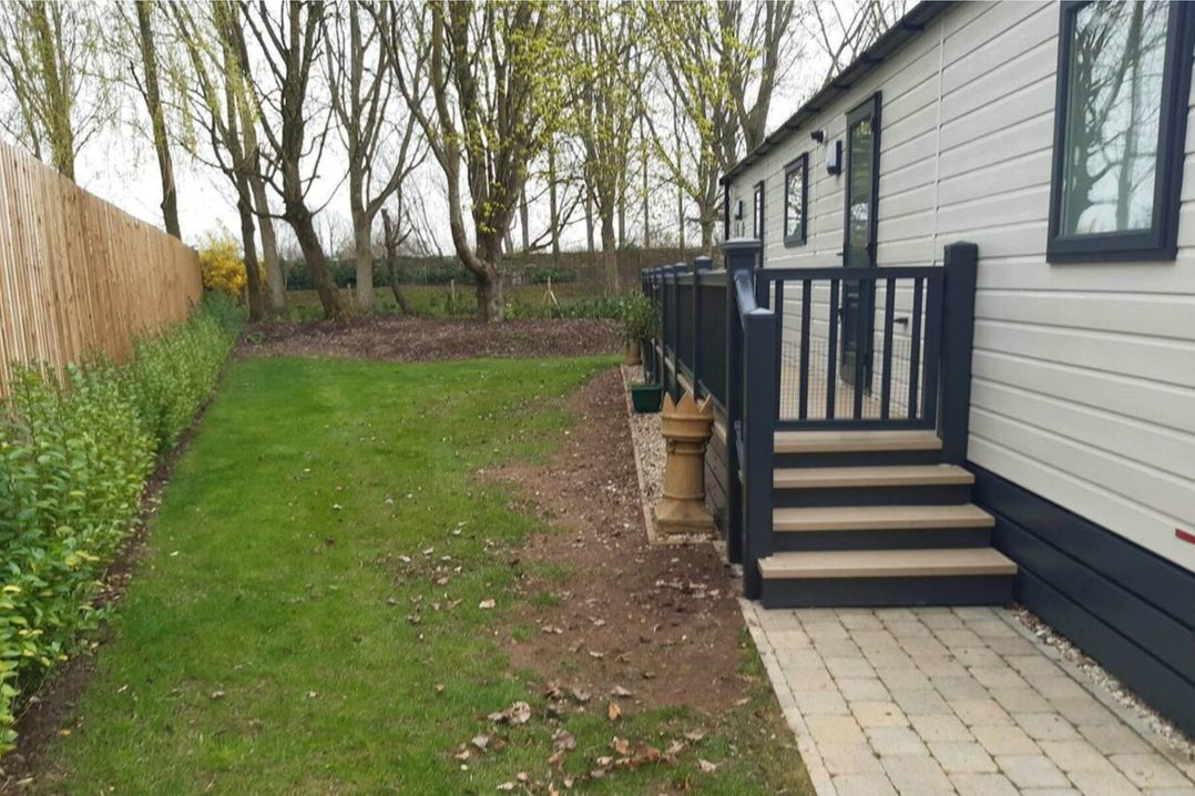 2 Bed Lodge Sleeps 4 - Pet Welcome - Fireplace