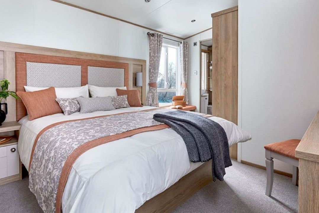 2 Bed Lodge Sleeps 4 - Pet Welcome - Fireplace