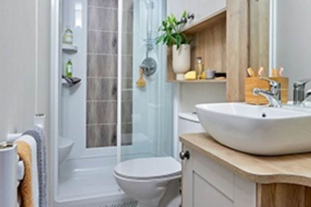 2 Bed Lodge Sleeps 4 - Pet Welcome - Fireplace