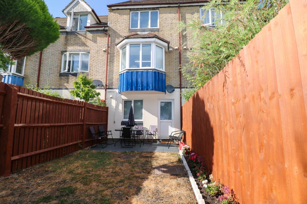 4 Atlantic Close
