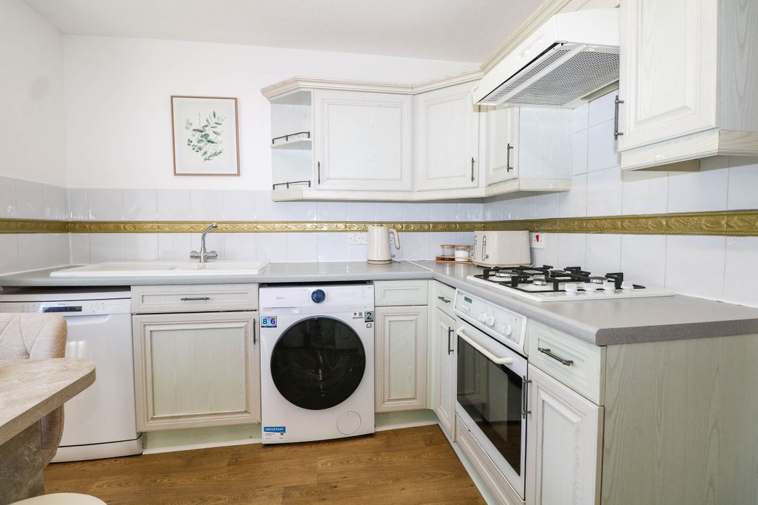 4 Atlantic Close