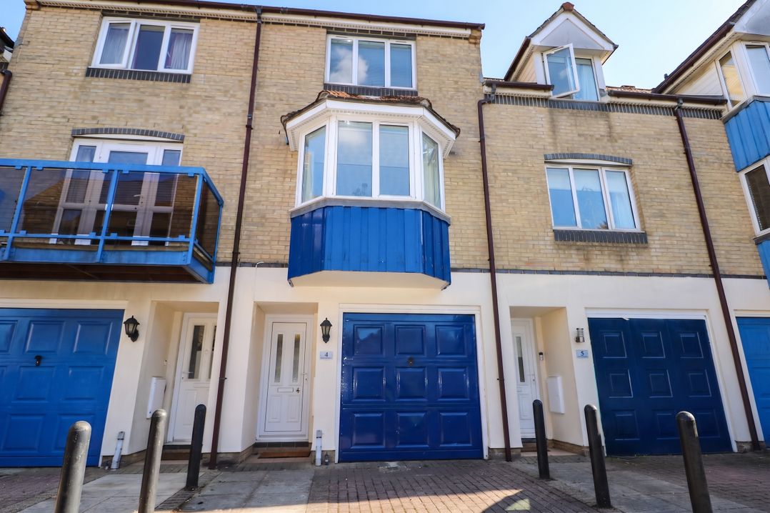 4 Atlantic Close