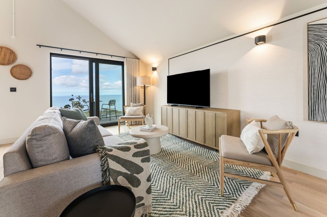 Hidden 2 – Bay House Hot Tub